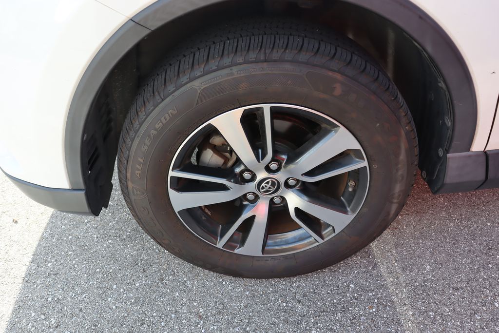 2018 Toyota RAV4 XLE 4