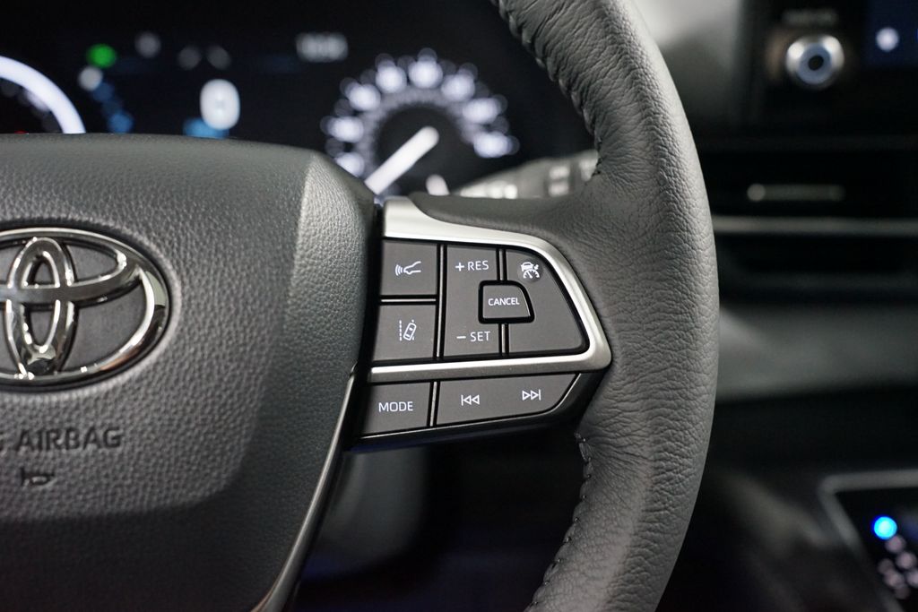 Thumbnail: 2025 Toyota Sienna - 13