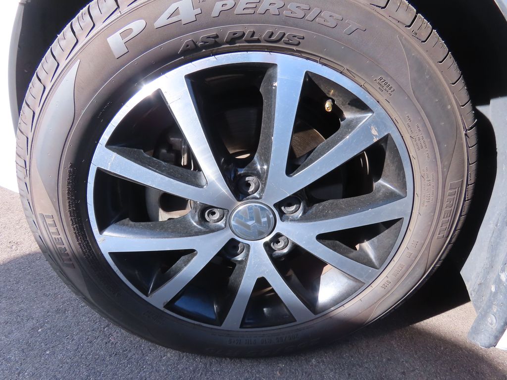 Thumbnail: 2016 Volkswagen Jetta - 15