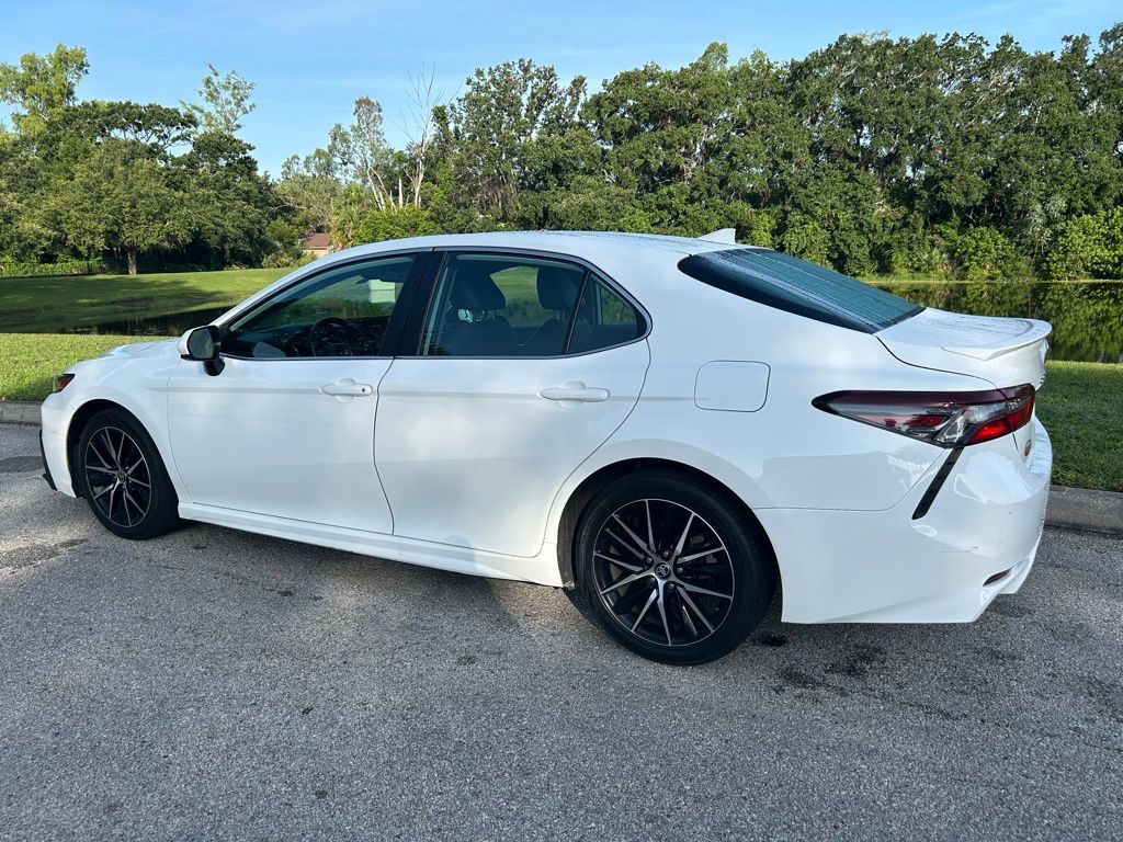 2021 Toyota Camry SE 3