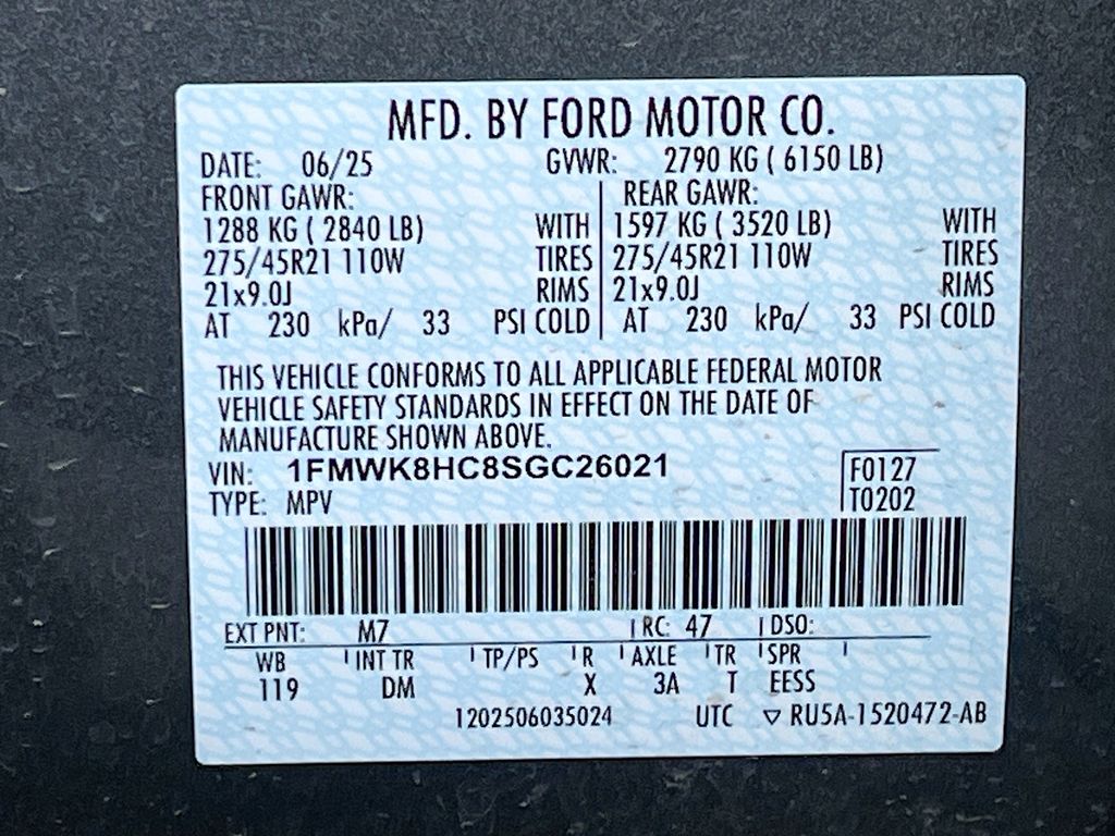 Used 2025 Gray Metallic Ford Platinum image 35