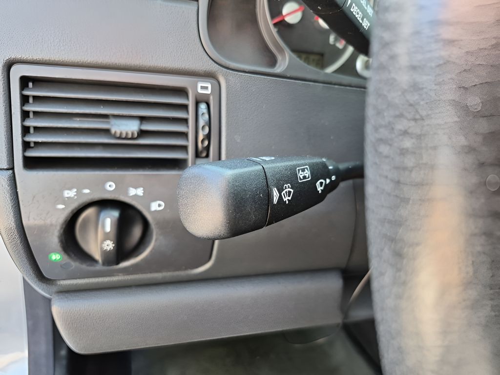 Used 2006 Blue Chrysler Limited image 22