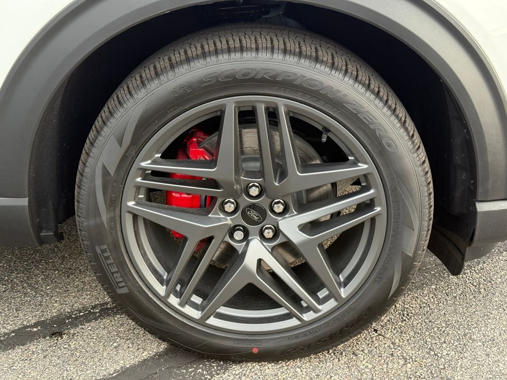 2026 Ford Explorer ST - Photo 8