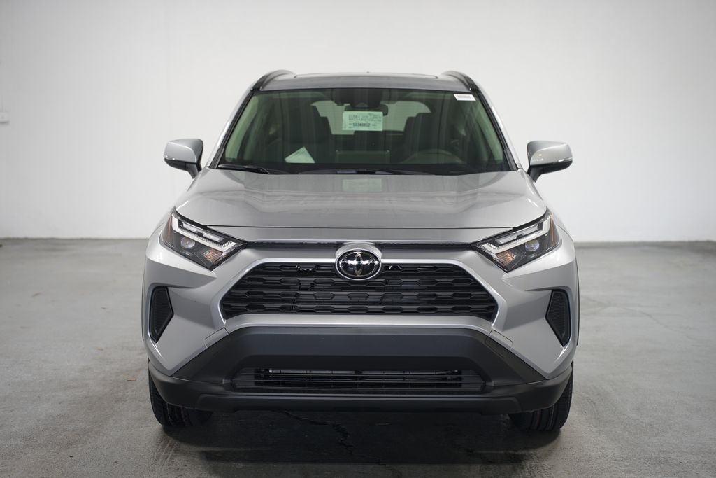 2025 Toyota RAV4 XLE 2