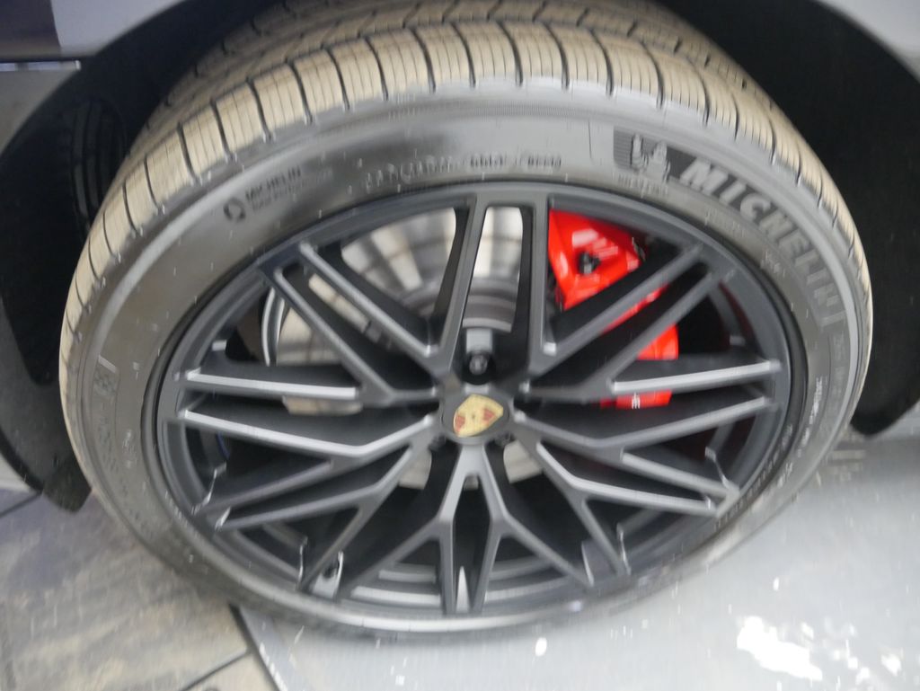 Thumbnail: 2026 Porsche Macan - 13