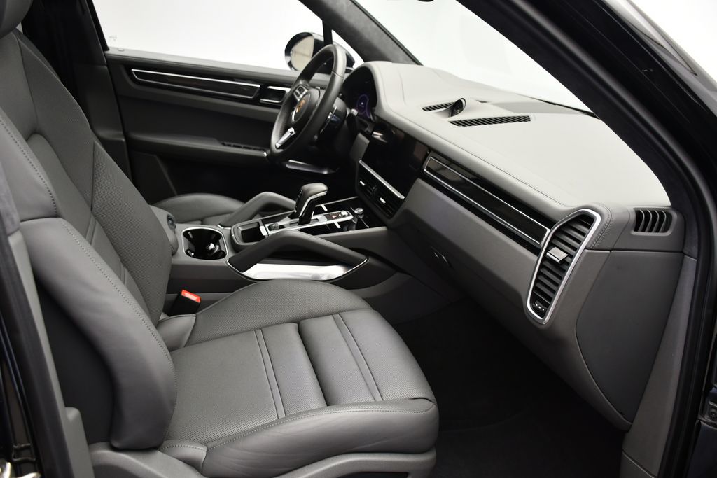 Thumbnail: 2023 Porsche Cayenne - 28