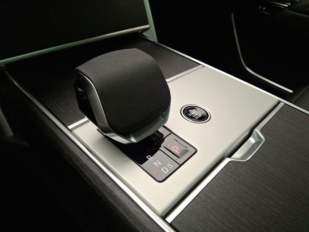 2025 Land Rover Range Rover SE 10