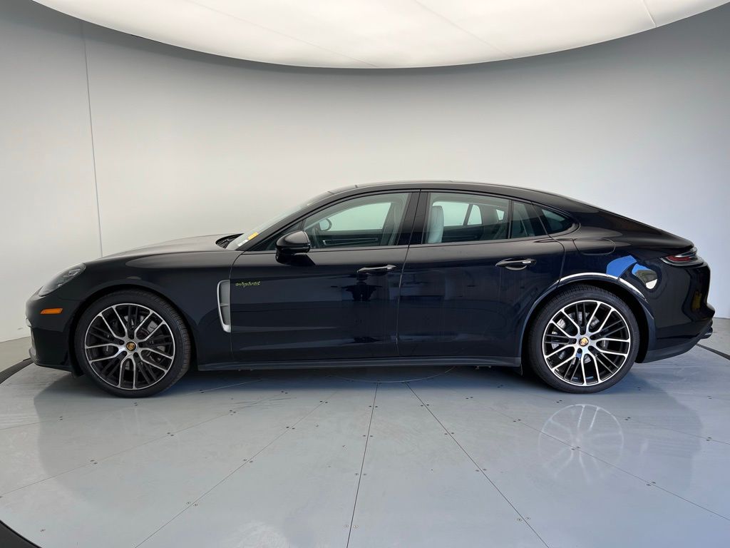 2022 Porsche Panamera 4 8