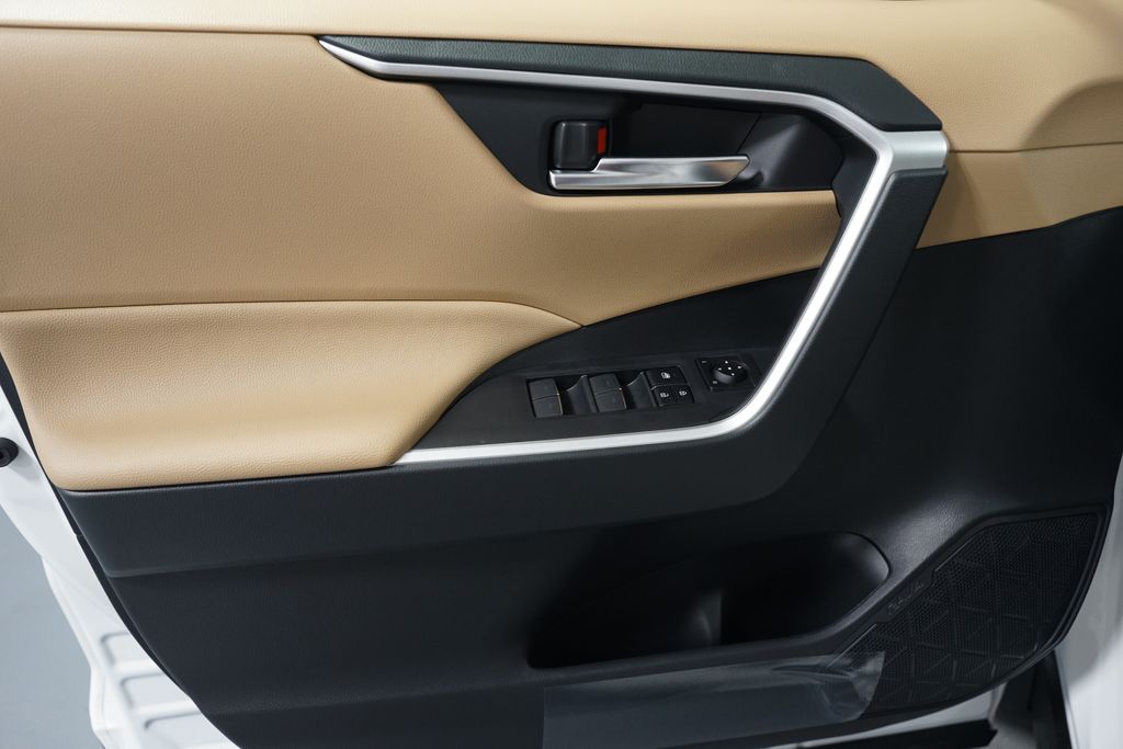 Thumbnail: 2025 Toyota RAV4 - 11