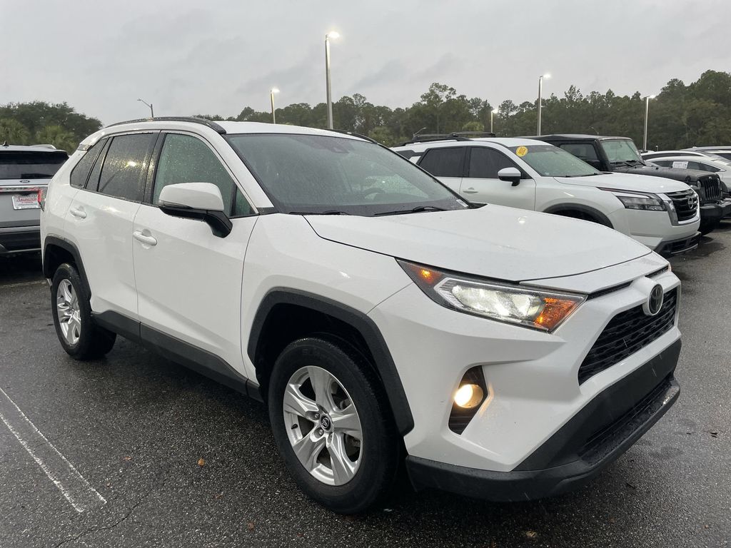 2021 Toyota RAV4 XLE's photo