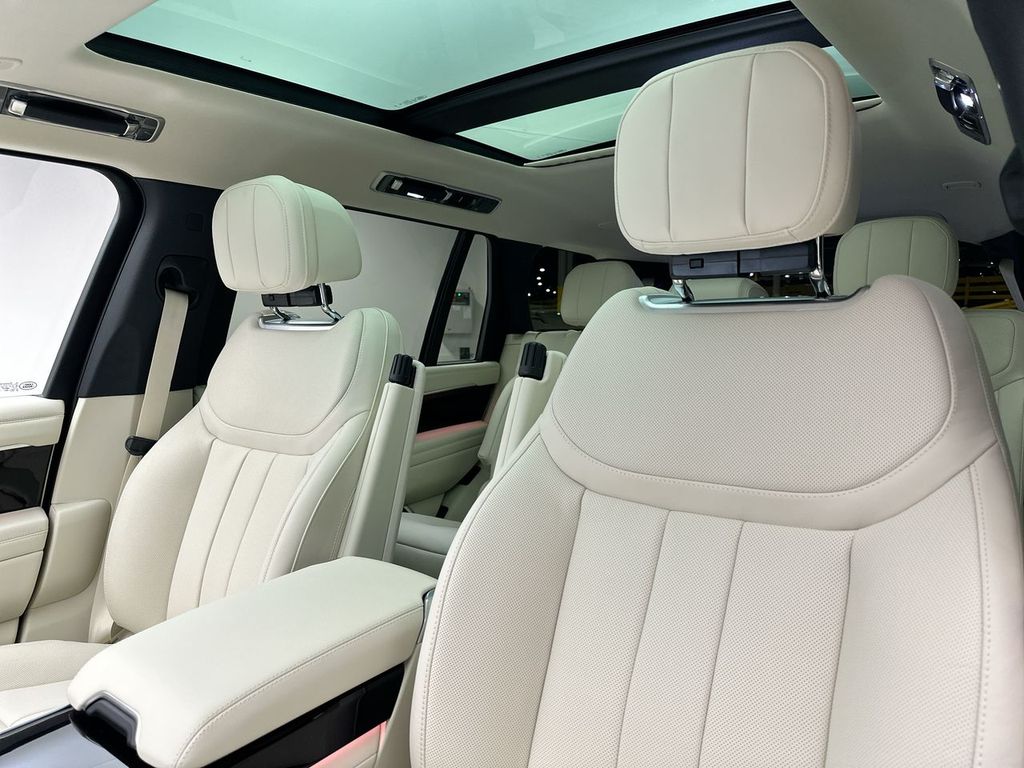 Thumbnail: 2025 Land Rover Range Rover - 15