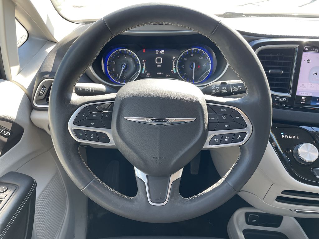 Used 2024 Chrysler Pacifica Van