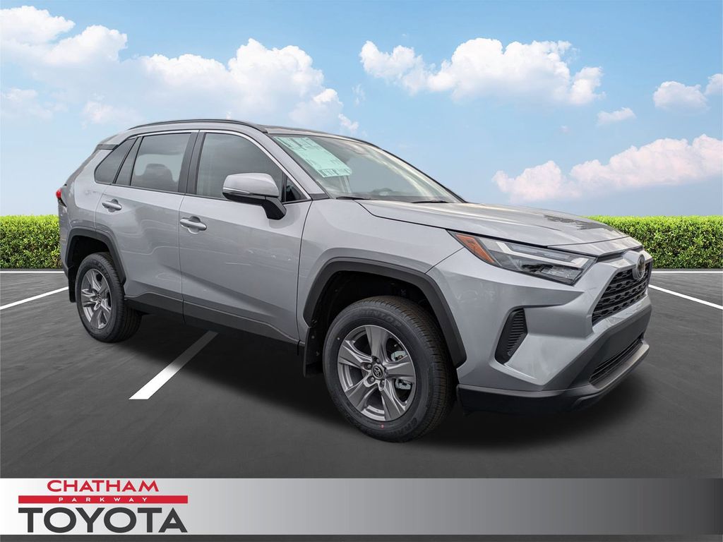 2025 Toyota RAV4 XLE's photo
