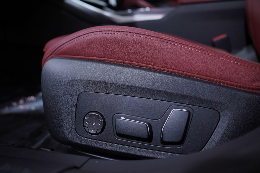 Thumbnail: 2025 BMW i4 - 12