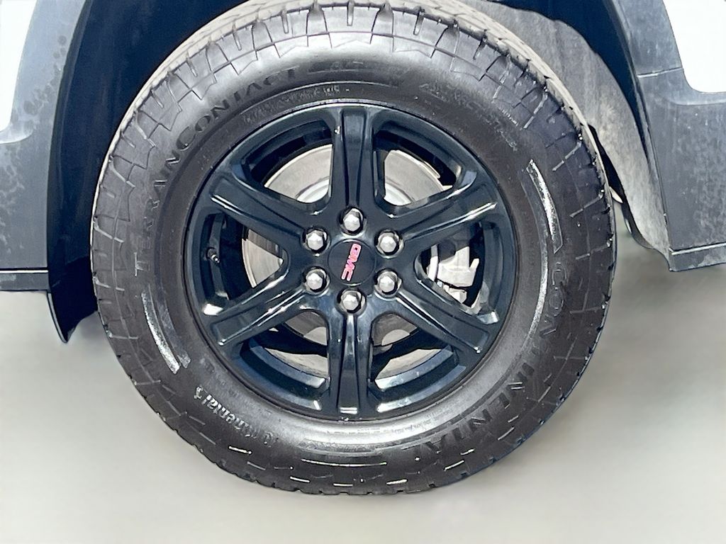 Used 2023 Summit White GMC AT4 image 33
