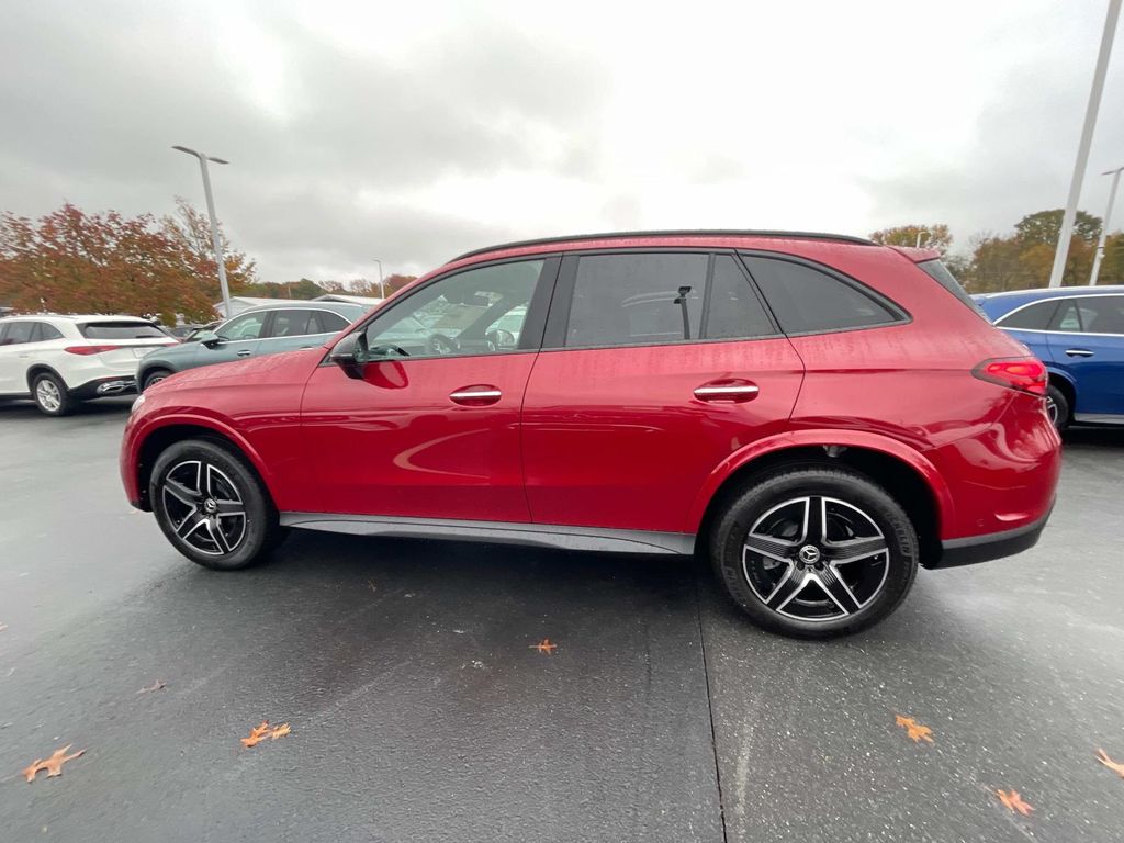 2025 Mercedes-Benz GLC 300 8