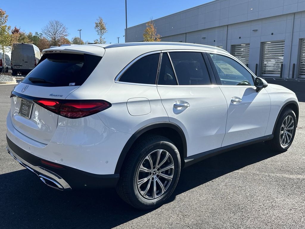 2025 Mercedes-Benz GLC GLC 300 8