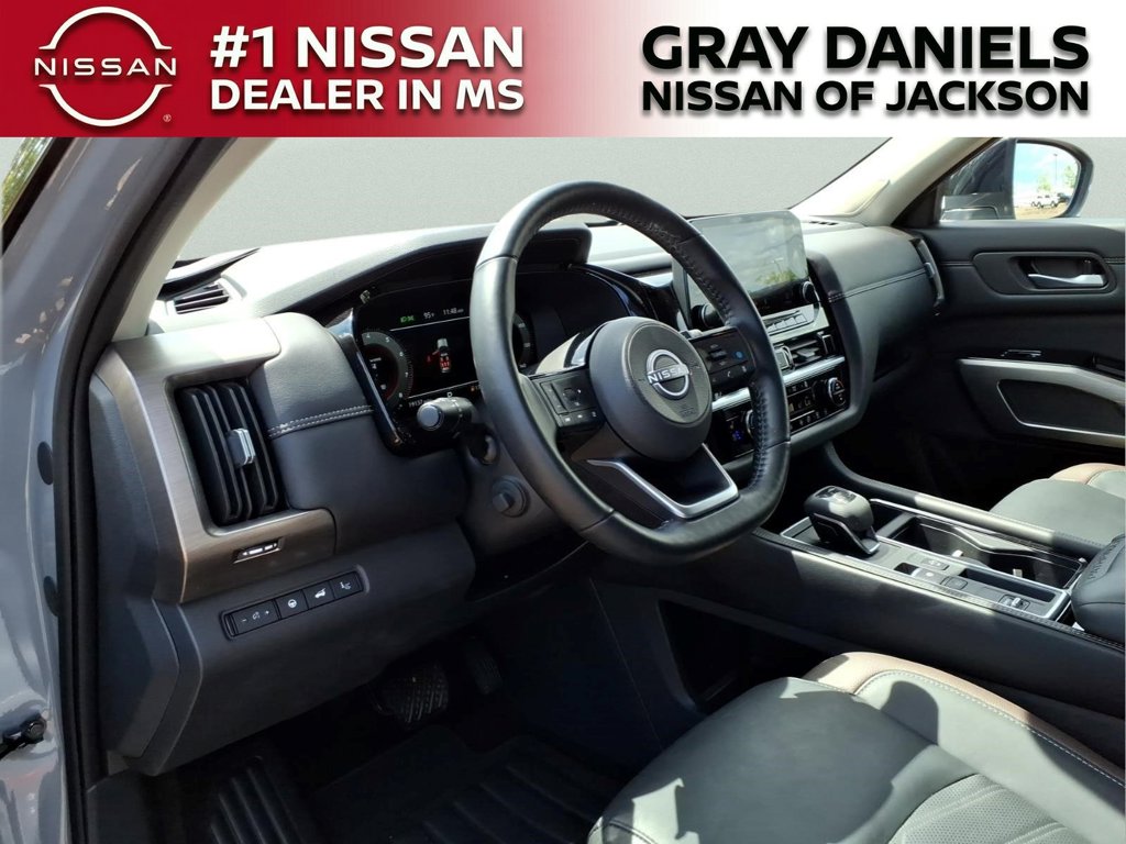 Used 2025 Nissan Pathfinder SUV