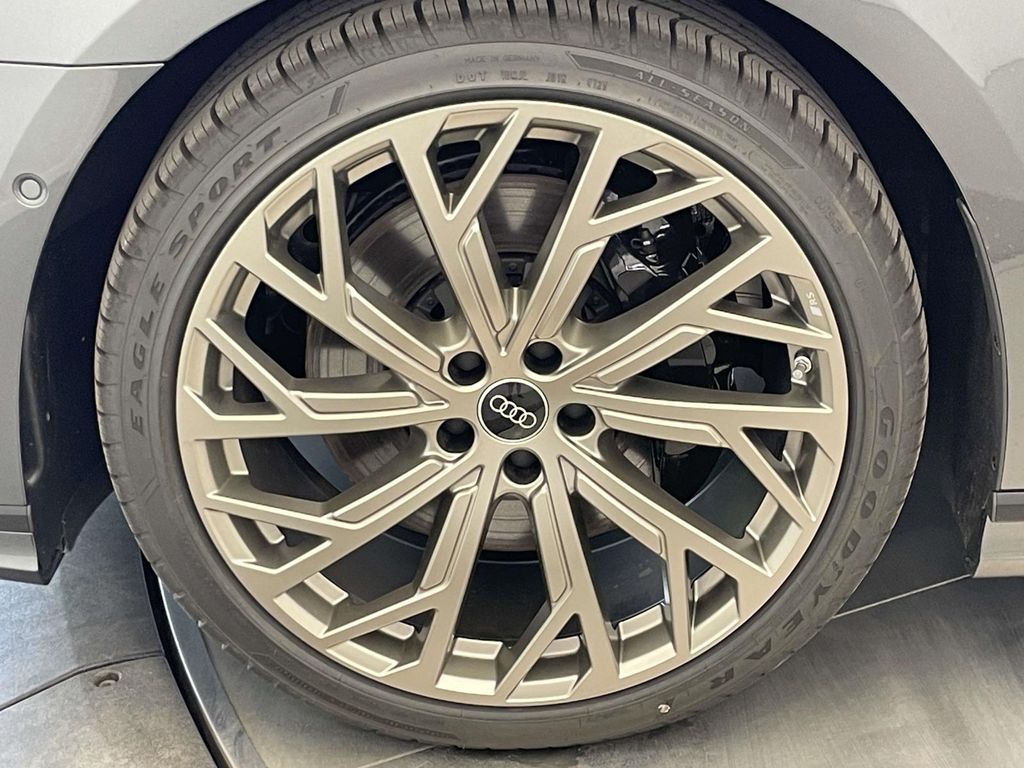2026 Audi A8 L 55 - 10