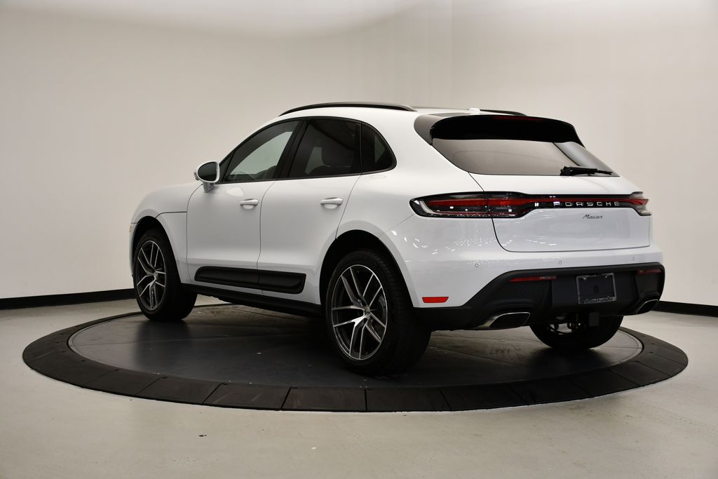 Thumbnail: 2025 Porsche Macan - 3