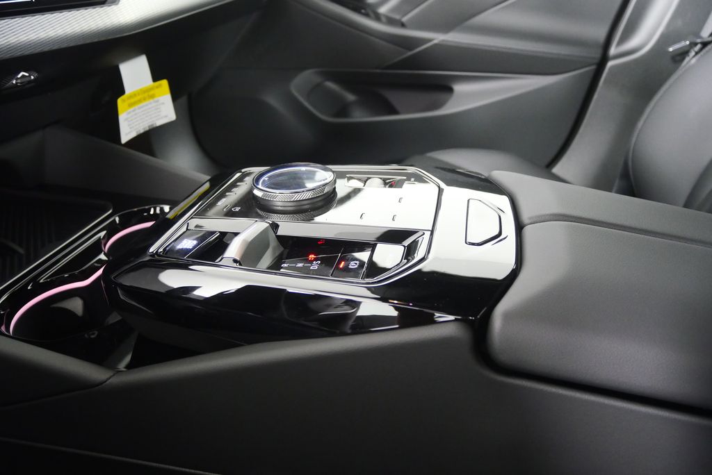 Thumbnail: 2026 BMW 5 Series - 22