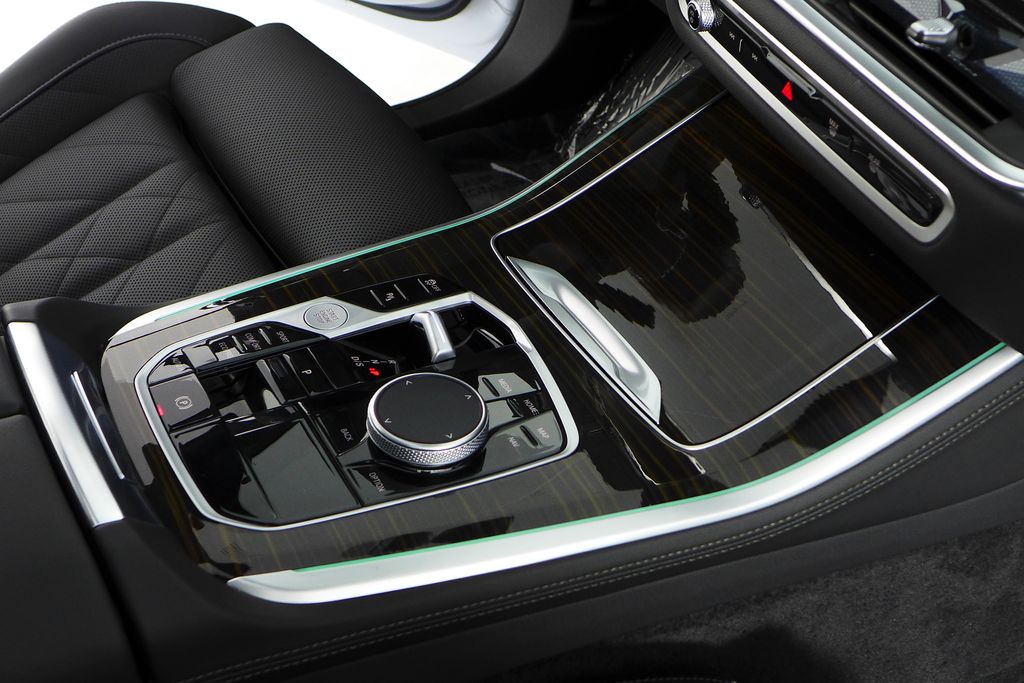 Thumbnail: 2026 BMW X5 - 15