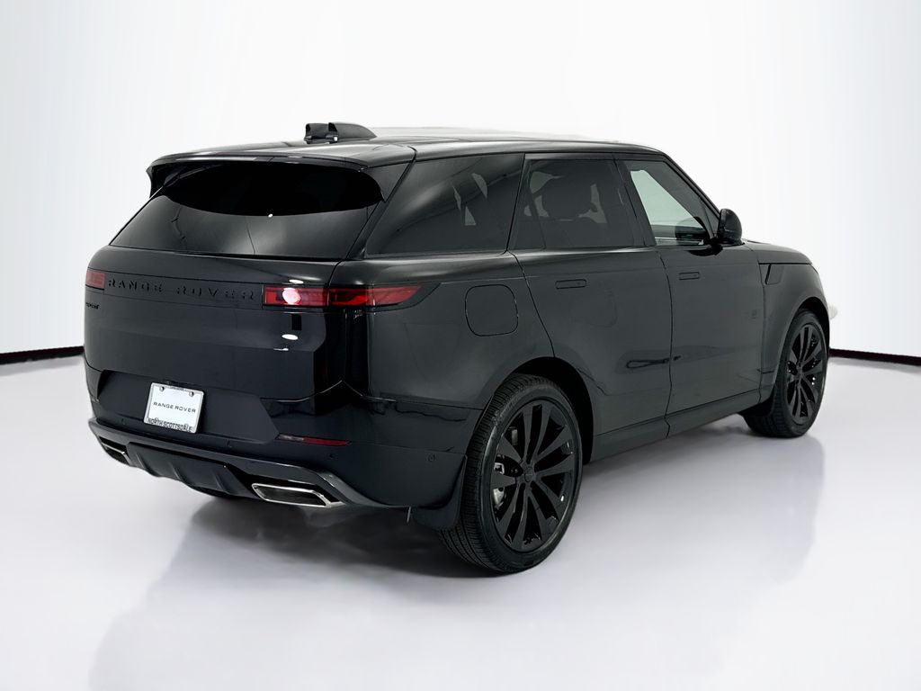 New 2026 Black Land Rover SE image 5