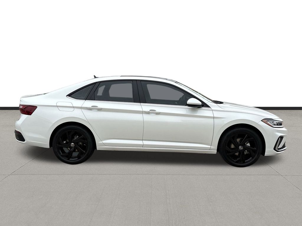 New 2026 White Pearl Volkswagen 1.5T SE image 4