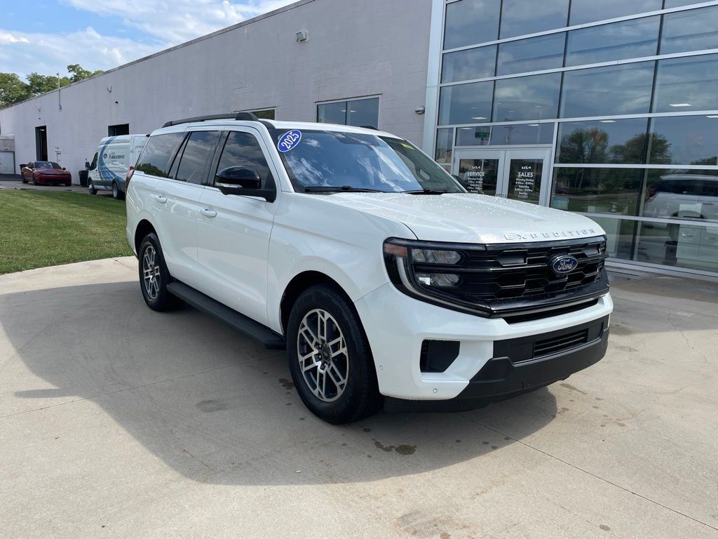 White Metallic 2025 Ford Expedition SUV / Crossover 4X2 Automatic