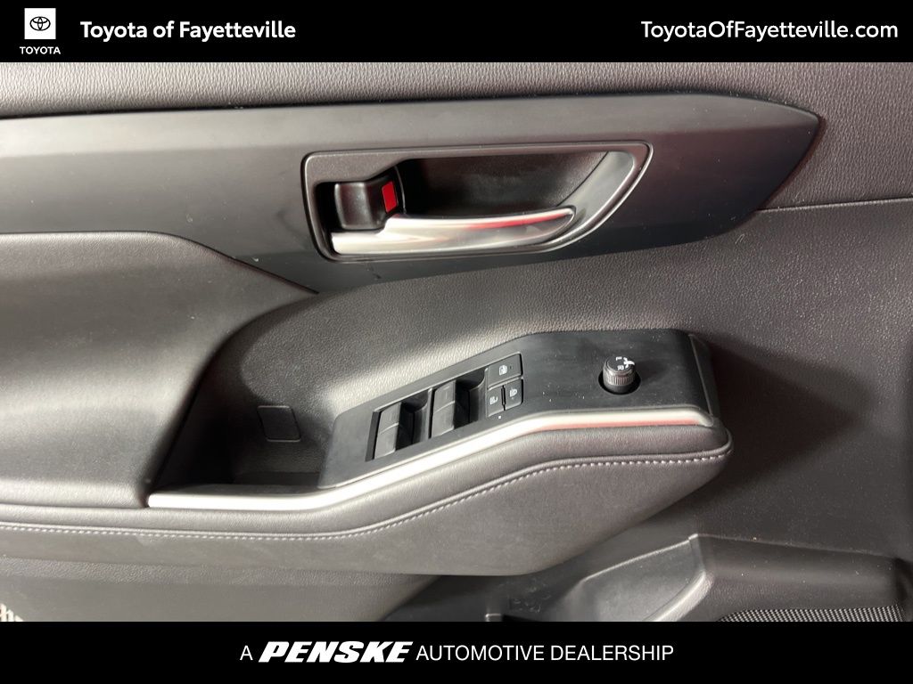 Thumbnail: 2021 Toyota Highlander - 27