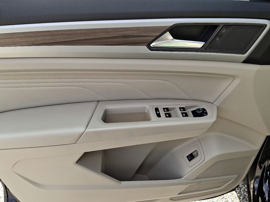 Thumbnail: 2022 Volkswagen Atlas - 13