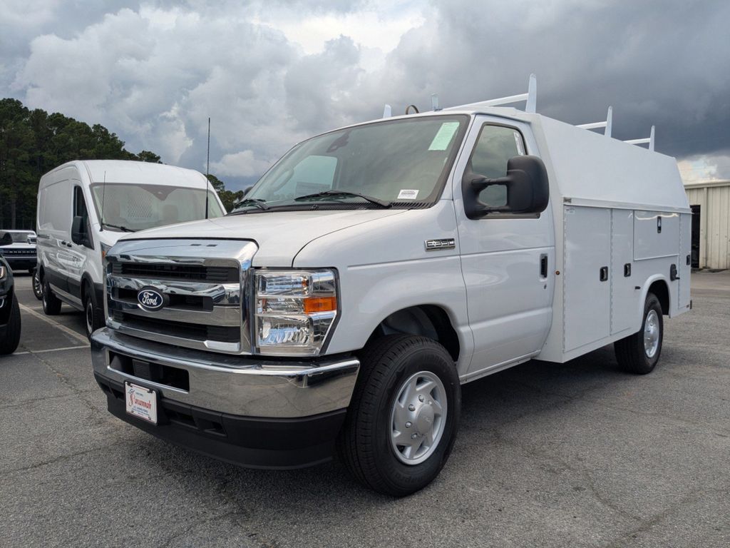 2026 Ford E-350 Cutaway 