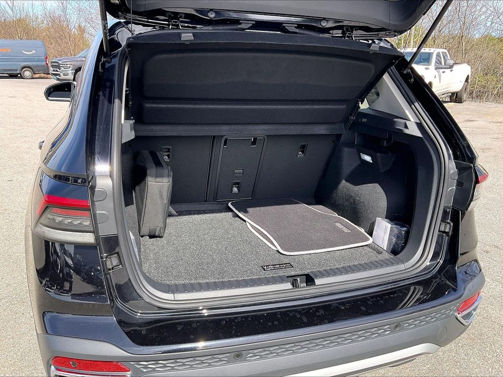 2025 Volkswagen Taos — photo 35