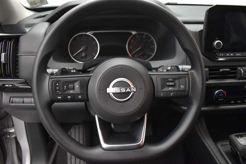 Thumbnail: 2023 Nissan Pathfinder - 15