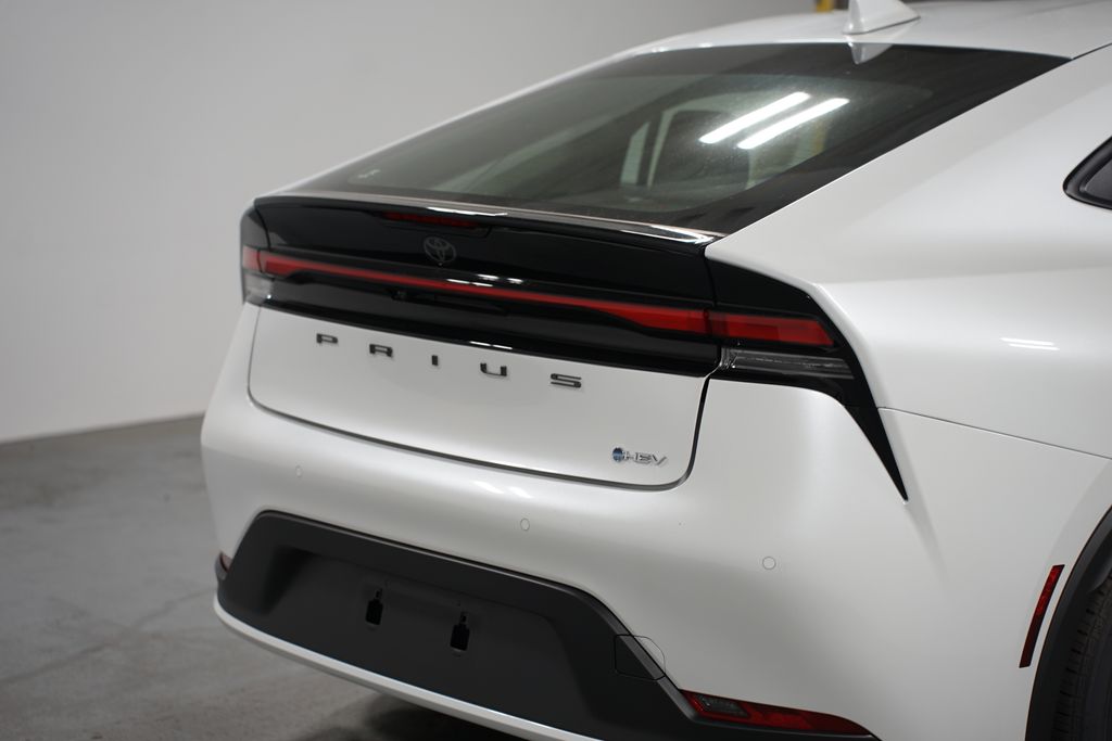 2025 Toyota Prius LE 9