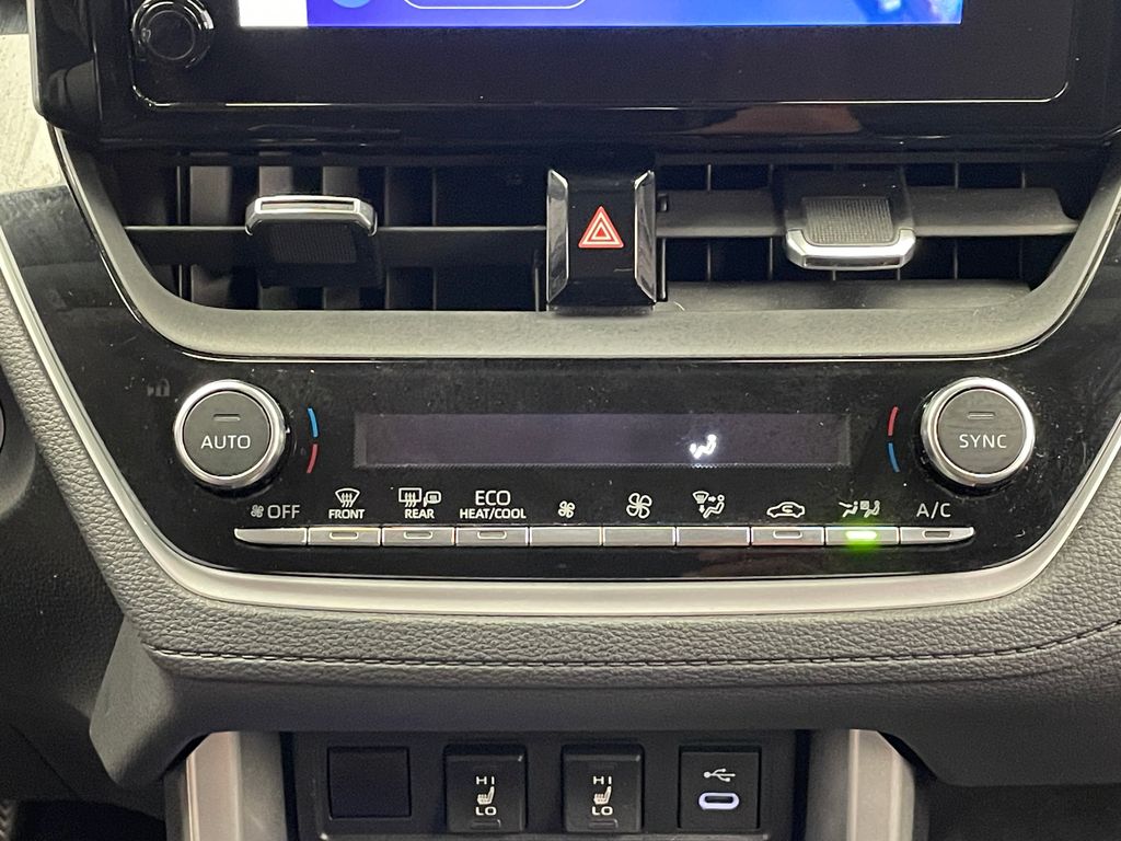 2023 Toyota Corolla Cross XLE 27
