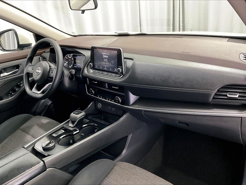 2023 Nissan Rogue — photo 14