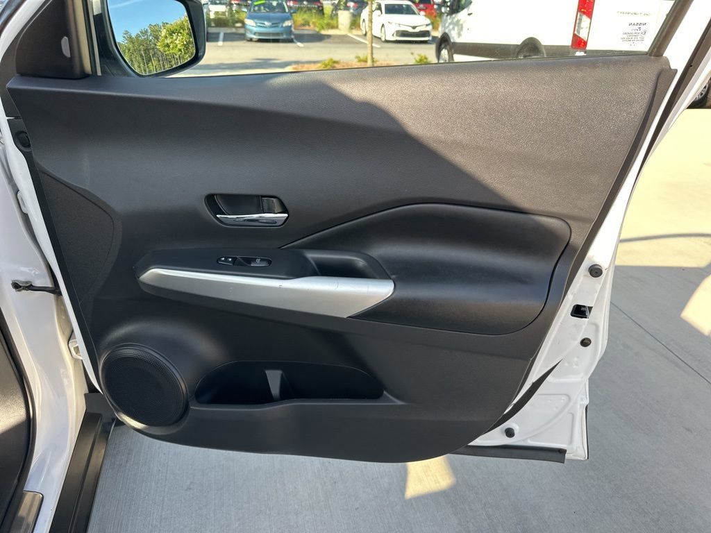 2020 Aspen White/Super Black Nissan Kicks SR FWD SUV