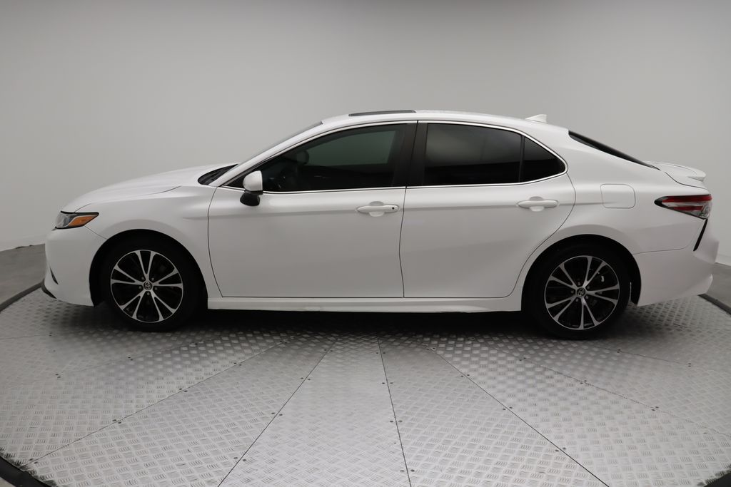 2020 Toyota Camry SE 12