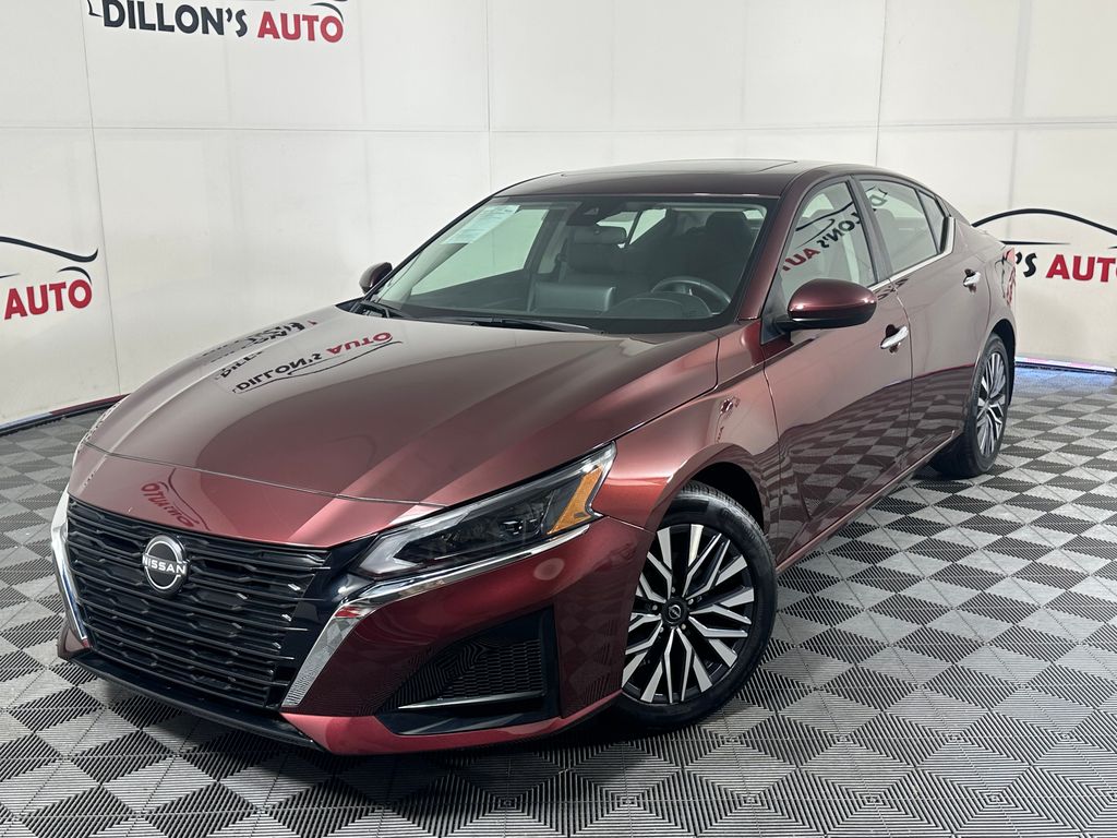 Garnet Pearl Metallic 2023 Nissan Altima Sedan Front-Wheel Drive Continuously Variable Transmission