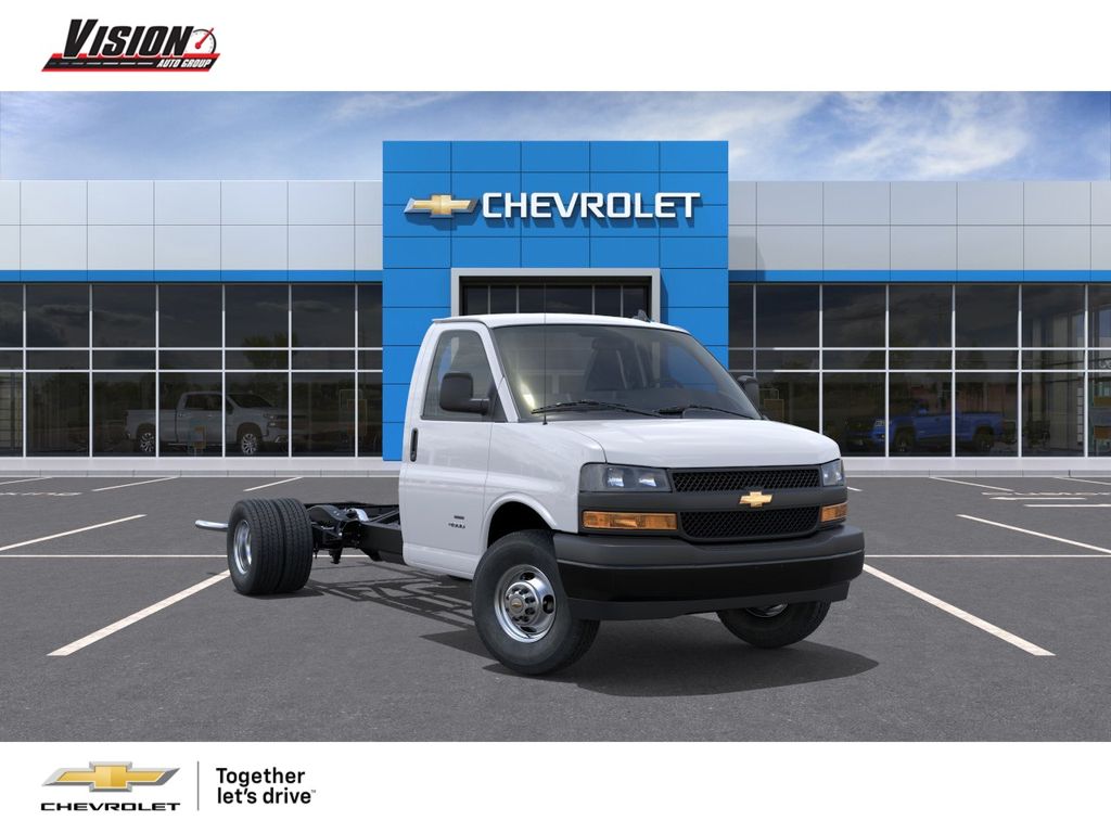 Summit White 2025 Chevrolet Express Chassis Van Rear-Wheel Drive 8-Speed Automatic