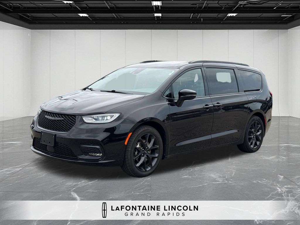 Diamond Black Crystal Pearlcoat 2025 Chrysler Pacifica Minivan Front-Wheel Drive 9-Speed Automatic
