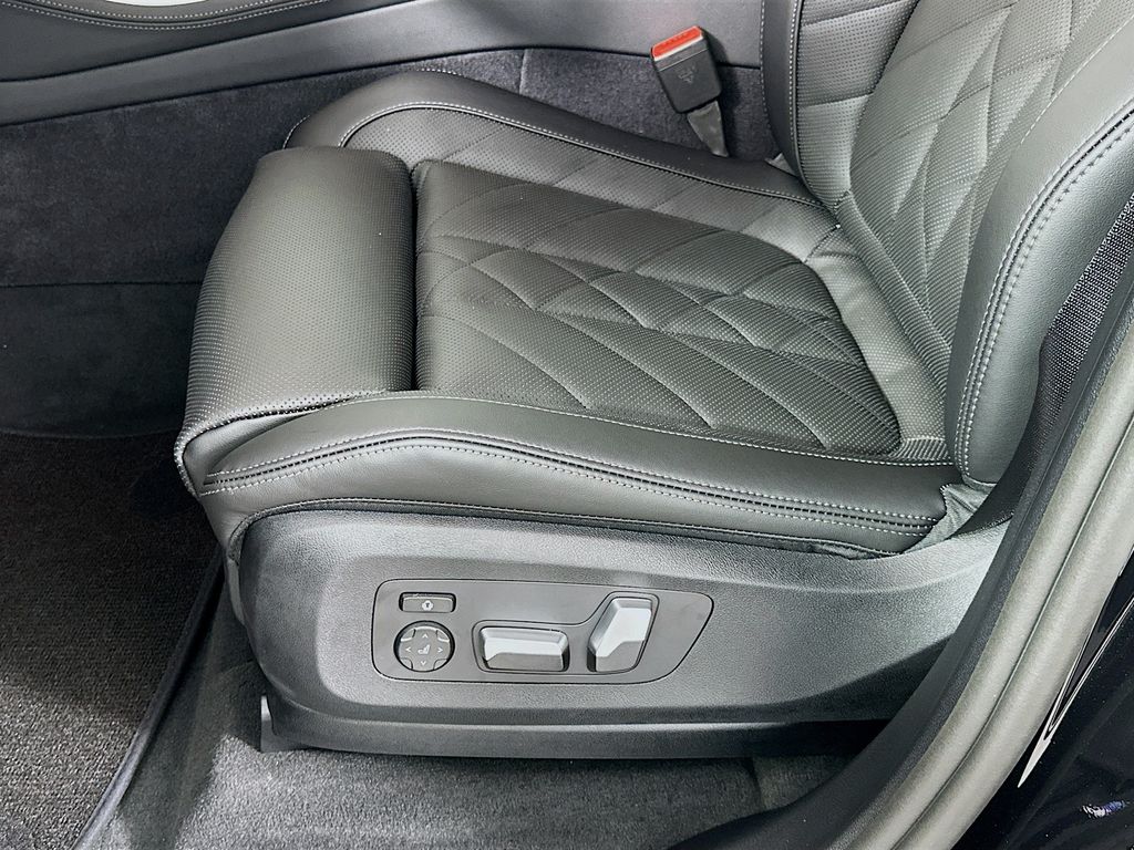 Thumbnail: 2026 BMW X5 - 21