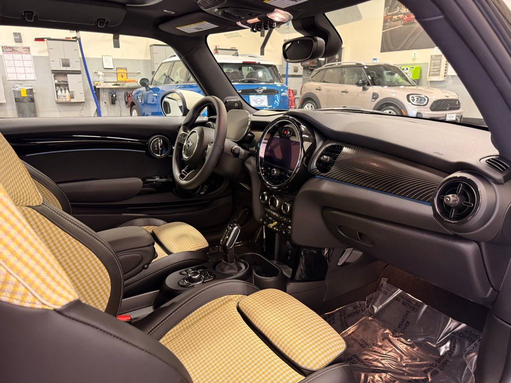 2023 MINI Cooper Base 22