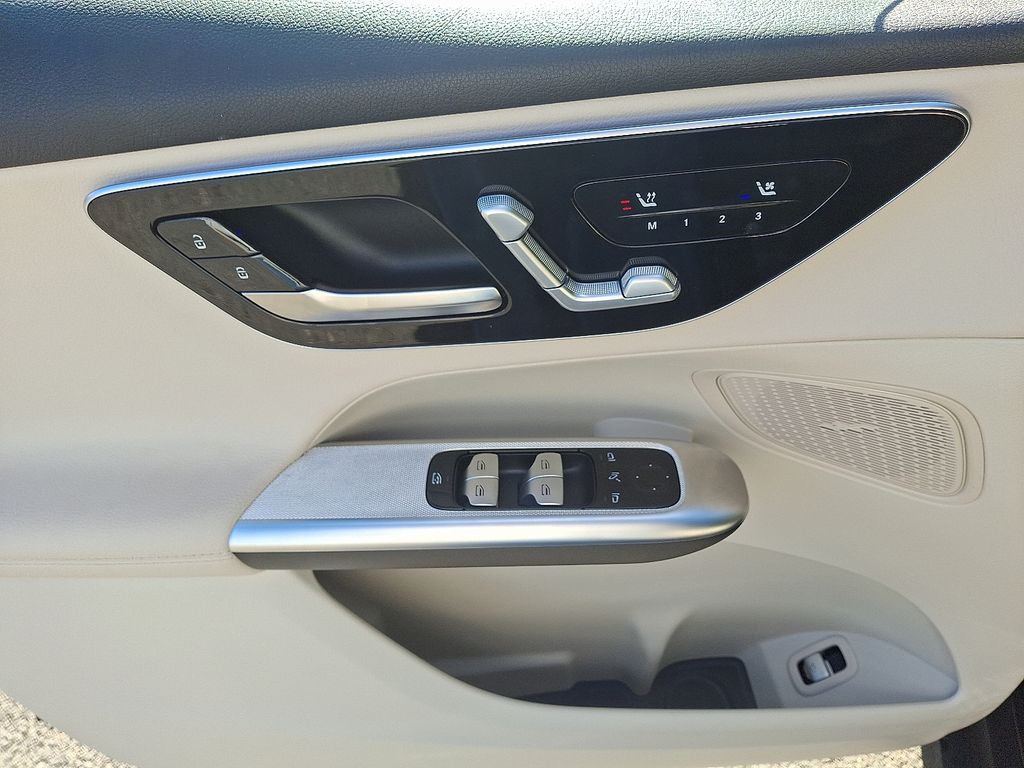 Thumbnail: 2025 Mercedes-Benz GLC - 12