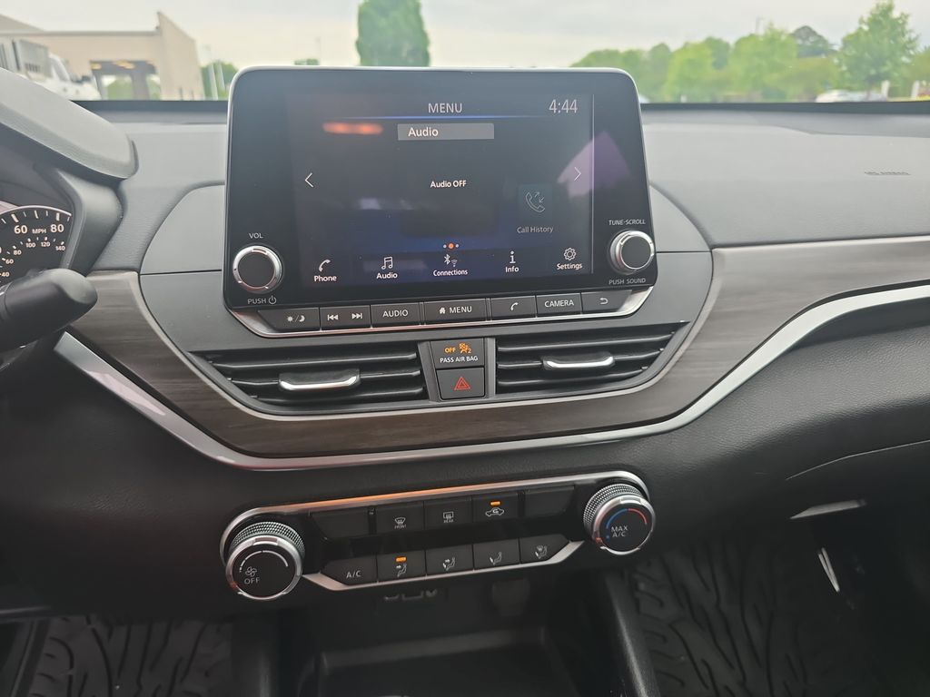 Used 2024 Nissan Altima Sedan
