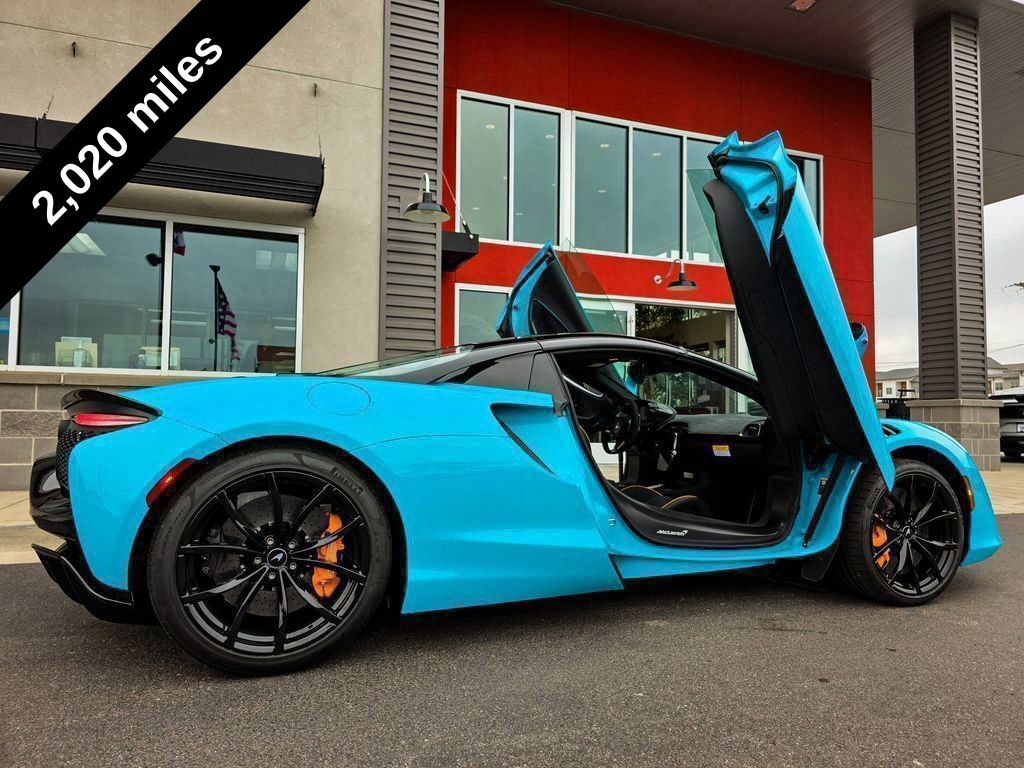 View vehicle photo 3