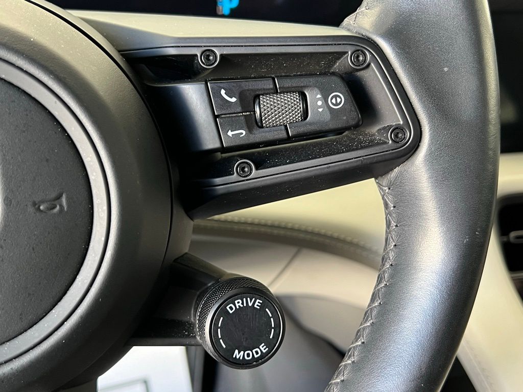 Thumbnail: 2020 Porsche Taycan - 7