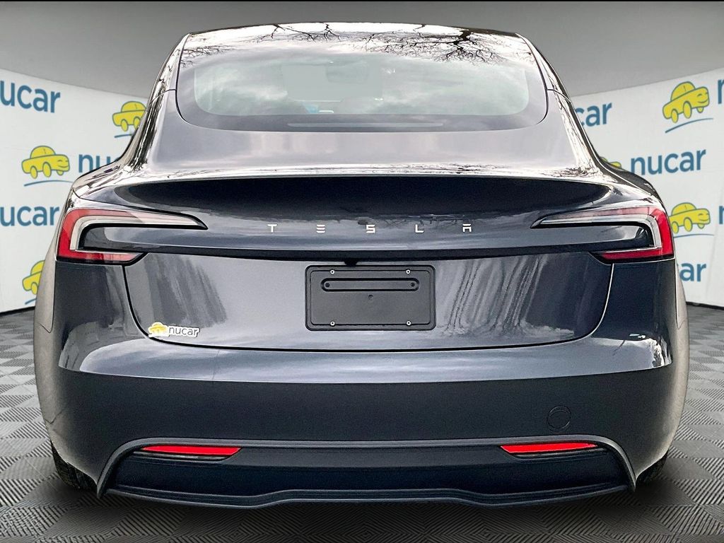 2025 Tesla Model 3 — photo 4