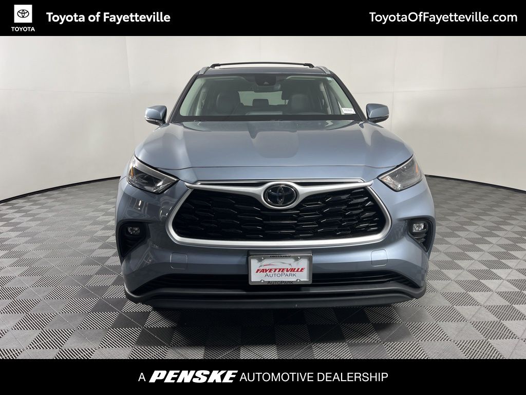 Thumbnail: 2023 Toyota Highlander - 21